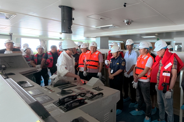 “明州59”輪成功協(xié)辦商漁船船長“互登互學(xué)”交流活動